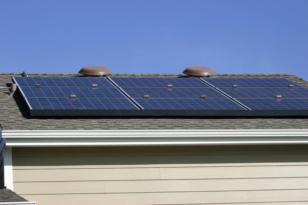 Placas solares sobre tejado